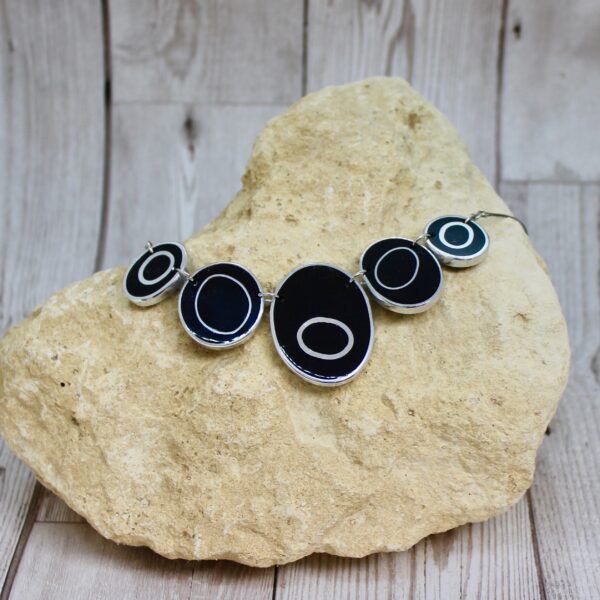 reverse view organic circles necklace