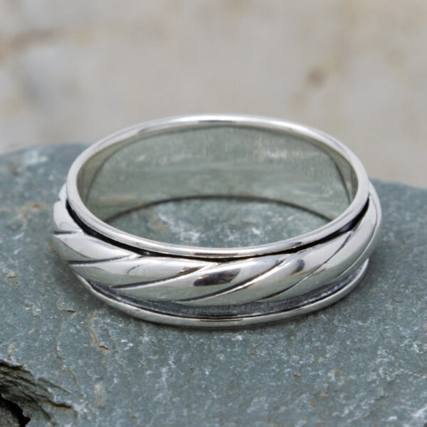 Twisted Rope Spinning Ring