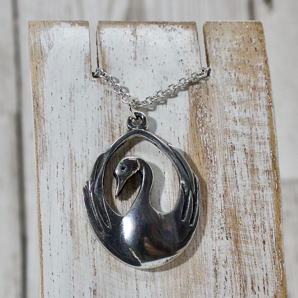 Swan pendant