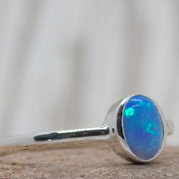 Simple Silver Oval Opalique Ring